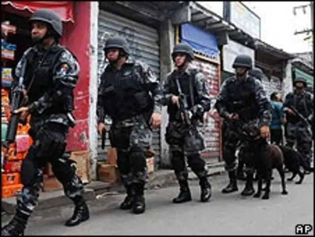 Efectivos en favela de Río de Janeiro