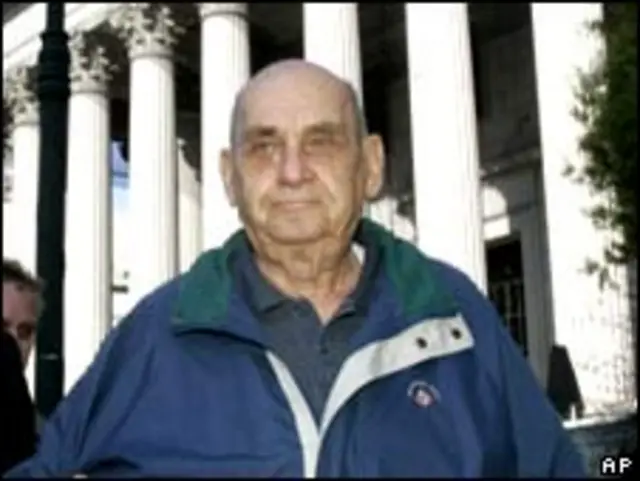 Ông Ben-Ami Kadish, 85 tuổi bị phạt hồi tháng 5 vì chuyển tin tình báo cho Israel