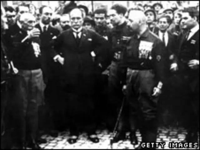 Кто такие фашисты и что такое фашизм? - BBC News Русская служба