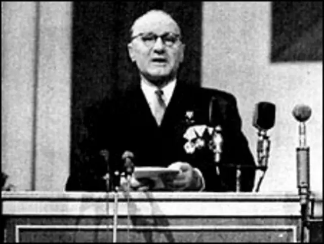 Янош Кадар произносит речь в Будапештском оперном театре (1964 г.)