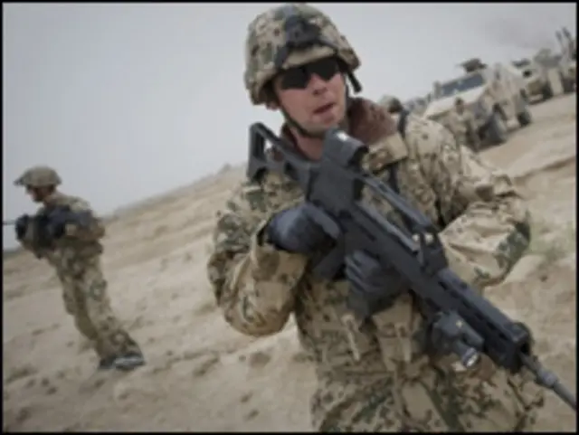 رواں سال میں افغانستان میں نیٹو کے445 فوجی ہلاک ہوئے ہیں جن میں دو سو ستتر امریکی فوجی تھے: اے ایف پی