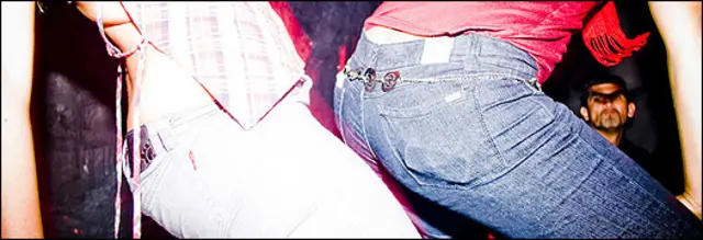 Chicas bailando reggaetón (foto Diego San Martín)