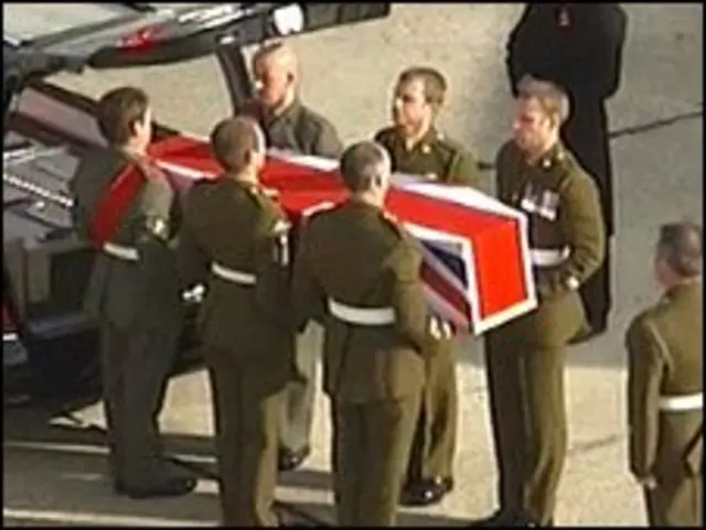 Xác lính Anh về nước