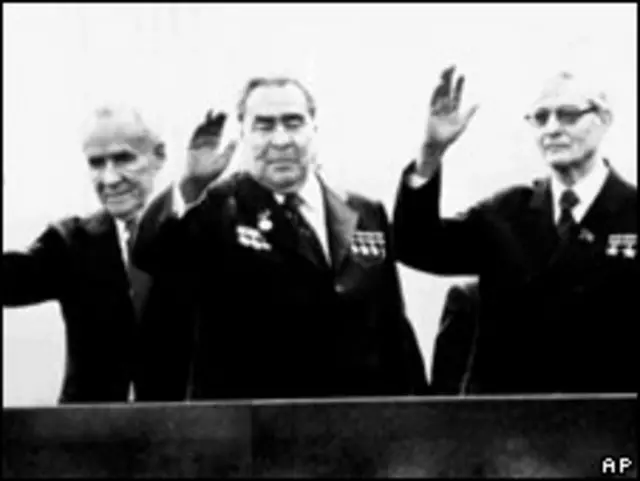 Слева направо: Алексей Косыгин, Леонид Брежнев и Михаил Суслов