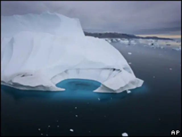 Iceberg derritiéndose en Groenlandia