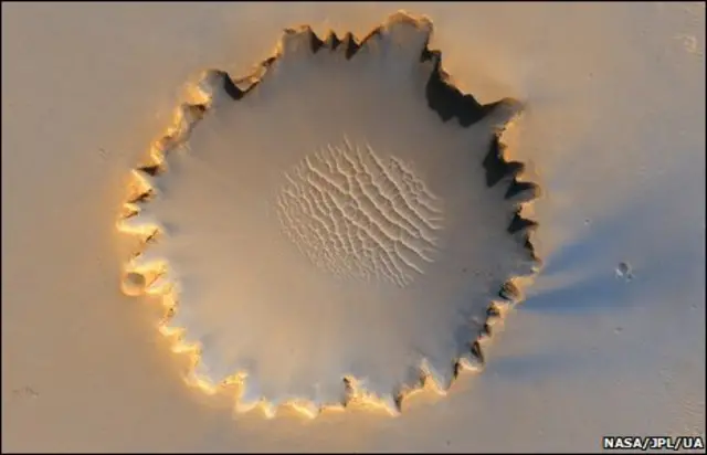 Imagem de cratera marciana