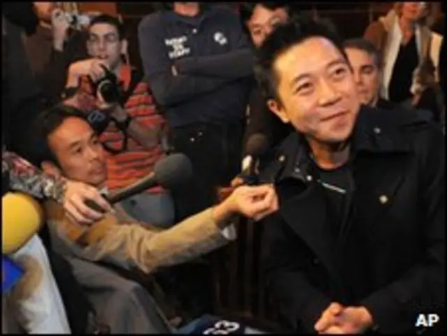 Хоффман Ма, купивший перчатку Джексона