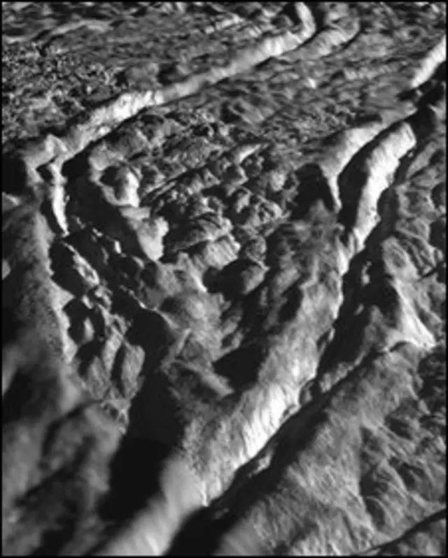 Las rayas de tigre en Encélado (NASA)