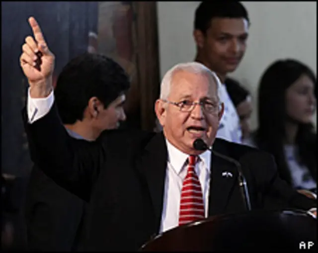 Presidente interino de Honduras, Roberto Micheletti