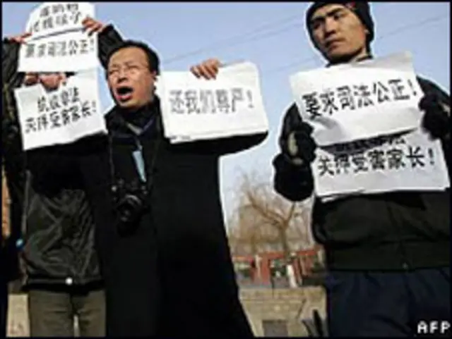 抗議的患兒家長