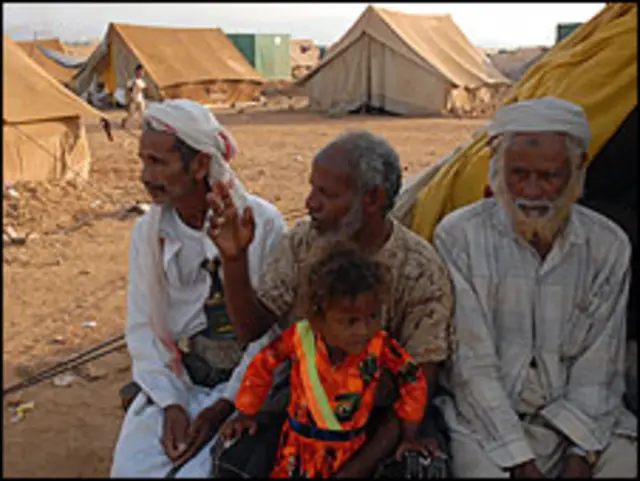 نازحون يمنيون في خيام