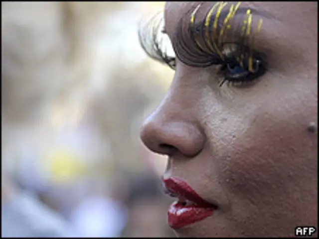 Transexual en una marcha en Argentina.