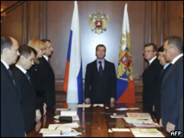 Минута молчания в память жертв катастрофы "Невского экспресса", Горки, 28 ноября 2009 г.