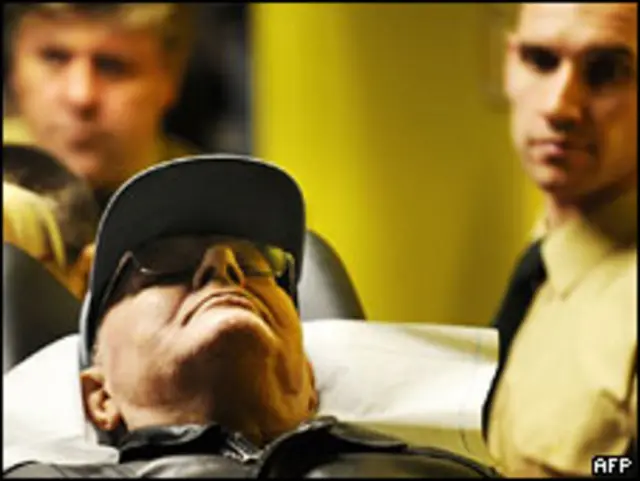 Ивана Демьянюка везут в суд