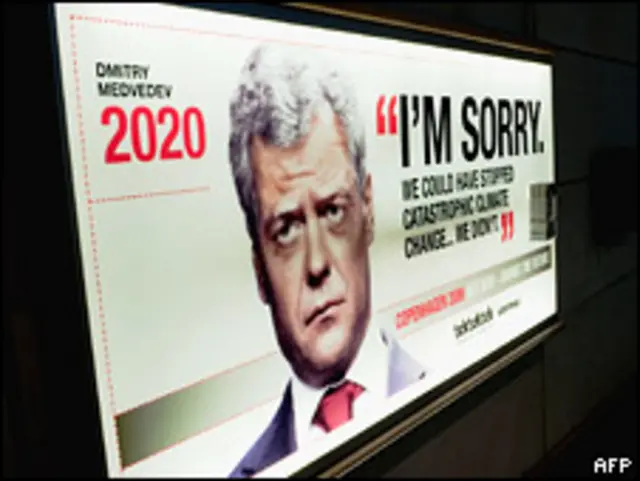 Плакат с изображением президента России Дмитрия Медведева в Копенгагене гласит: "Простите меня. Мы могли остановить катастрофическое изменение климата, но не остановили"