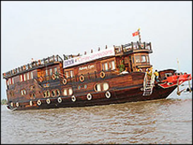 بی بی سی کی ٹیم کی کشتی