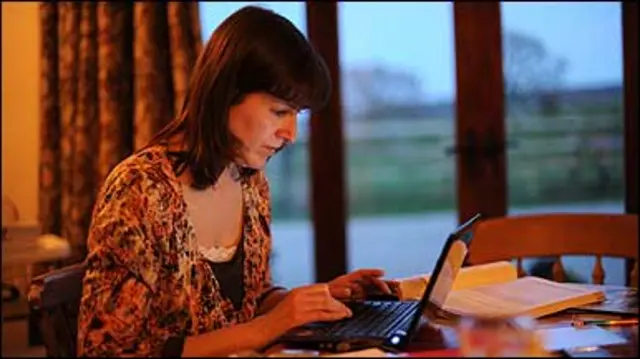 Організатори конкурсу відзначають 2 проблеми: нерівну оплату праці чоловікам та жінкам і домінування чоловіків на керівних посадах