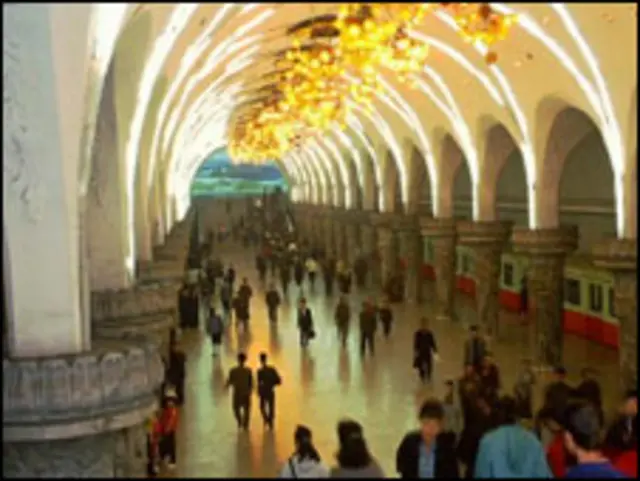 Станция метро в Пхеньяне