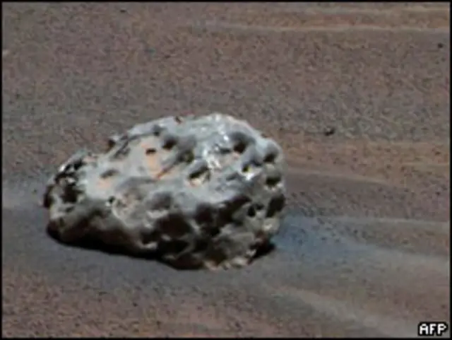 Метеорит на поверхности Марса