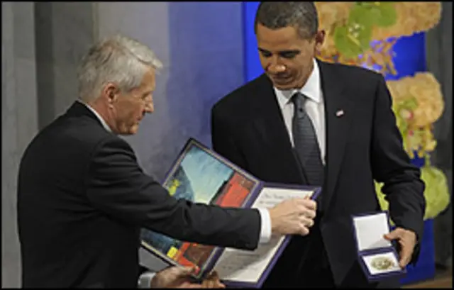 اوباما يتسلم جائزة نوبل