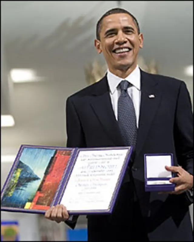 براک اوباما نوبل انعام کے ساتھ