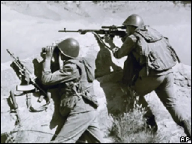 شوروي غوښتل د افغانستان له لارې ګرمو اوبو ته ځان ورسوي، خو ځواکونه يې په نيمه لار کې پاتې شول