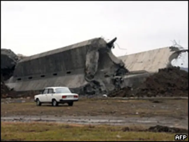 Взорванный памятник в Кутаиси