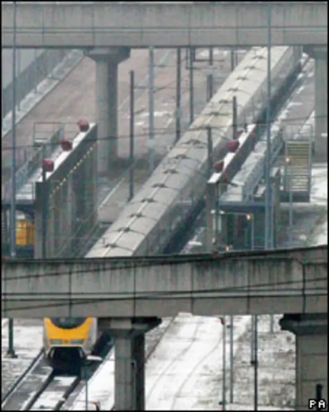 Поезд Eurostar под снегом