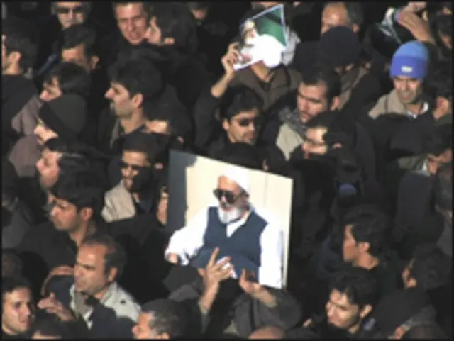 Massa pelayat Hoseyn Ali Montazeri di Qom