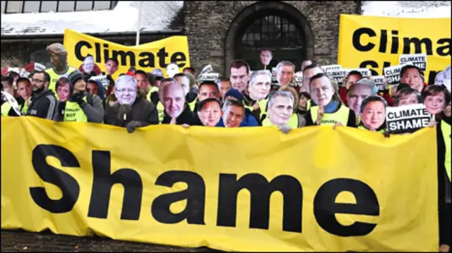 سویڈن کے وزیر ماحولیات آندریز کارلگرین نے برسلز میں کوپن ہیگن سربراہ اجلاس کو ایک آفت اور اس سے پہلے ہونے والے مذاکرات کو ناکام قرار دیا