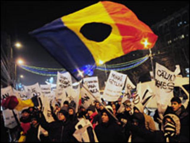 罗马尼亚民众游行纪念89革命20周年