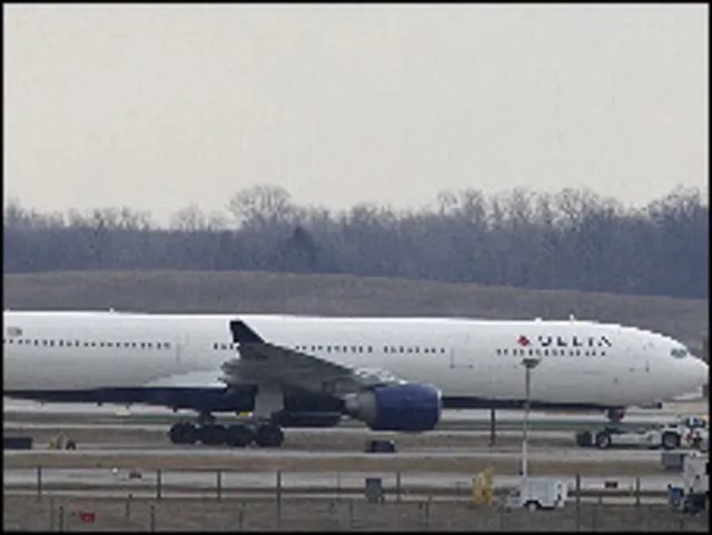 الطائرة الامريكية في التي تعرضت لمحاولة تفجير 