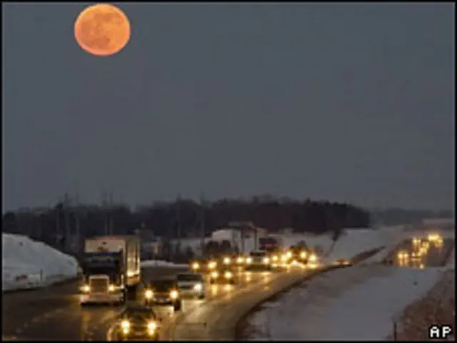 आशंका है कि आने वाले कई दशकों तक दूर के ही बने रहेंगे चंदा मामा