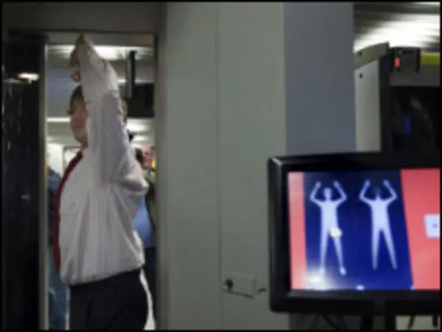 Scanner tubuh telah beroperasi di bandara Schipol, Amsterdam, Belanda