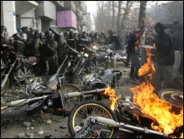 شهرهای مختلف ایران در روز عاشورا صحنه ناآرامی بود