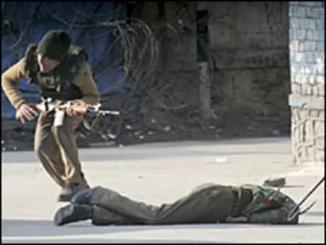 हताहत सुरक्षाकर्मी