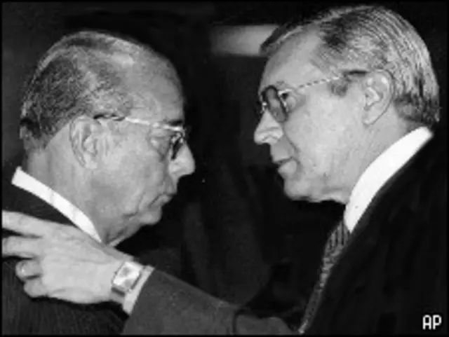 Gen. Octavio Medeiros (der.) ex jefe de inteligencia, y ex gobernante militar Joao Batista Figueiredo (izq.), imagen de archiv