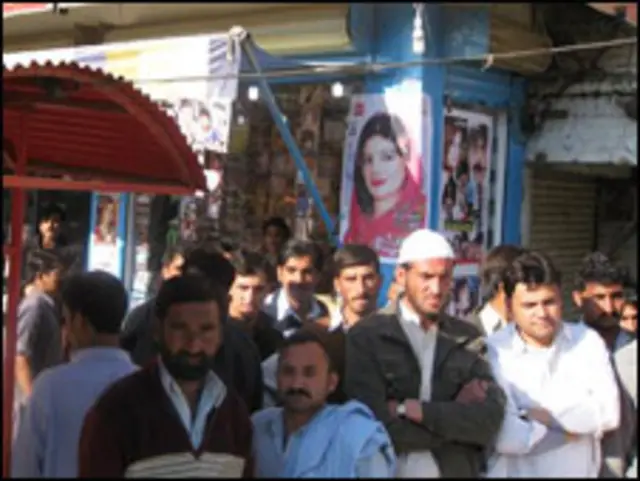 طالبان کے دور میں سی ڈیز کی دوکانیں کو بند کروا دیا گیاتھا