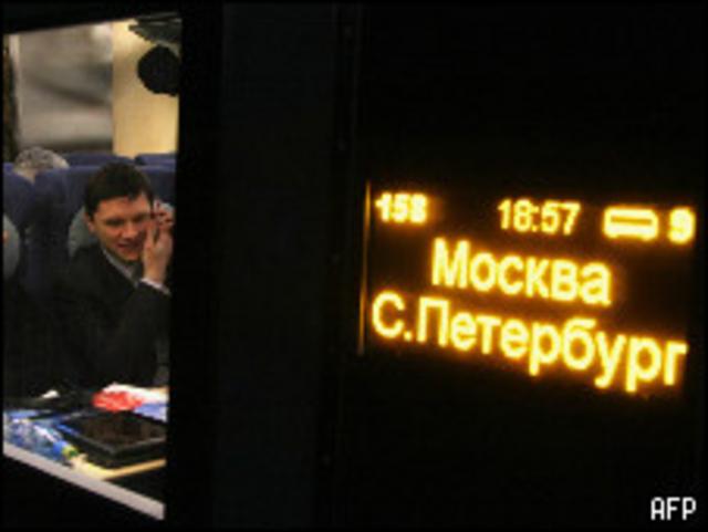 Поезд из Москвы в Санкт-Петербург