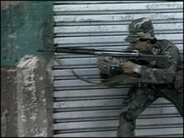 Guerrillero en El Salvador. Archivo