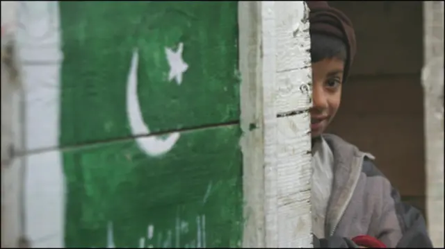 پاکستانیوں کو یہ فیصلہ کرنا ہی ہوگا کہ یہ جنگ ان کی ہے یا نہیں۔