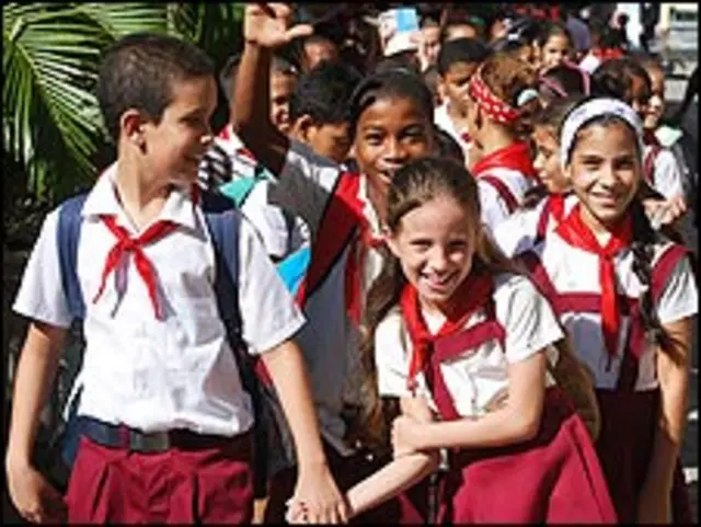 Niños cubanos en una escuela primaria.