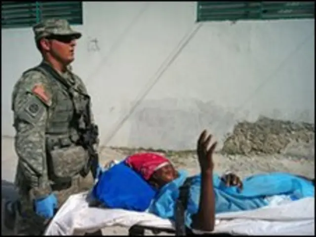فائل فوٹو، امریکی فوجی زخمی کو لیجاتے ہوئے