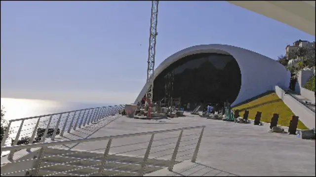Auditório Oscar Niemeyer, na cidade de Ravello, Itália