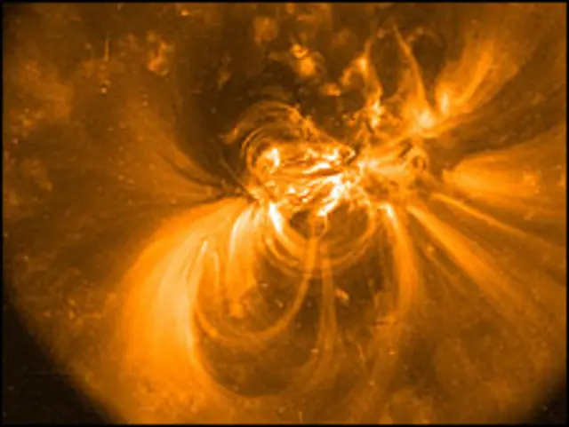 Imagem da Nasa de janeiro mostra labaredas solares (foto: cortesia Nasa / Missão Trace)