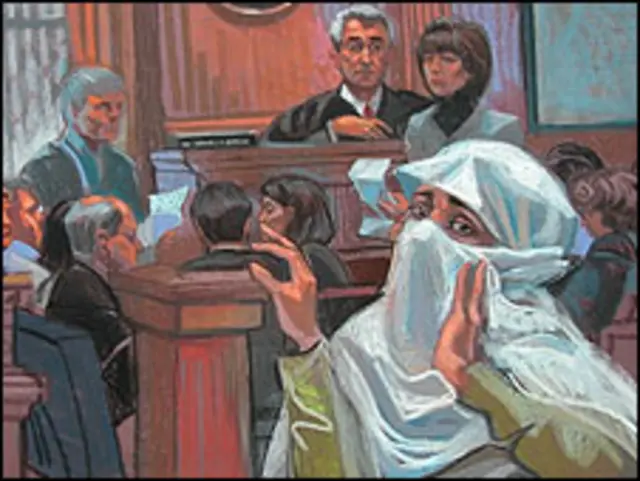 ڈاکٹر عافیہ ماجد خان نامی شخص کی امریکی سفری دستاویزات حاصل کرنے میں مدد کرنےدو ہزار تین میں امریکہ گئیں۔ ماجد خان کو امریکہ میں پیٹرول پمپز اور پانی صاف کرنے والی تنصیبات پر بموں سے حملے کرنے تھے۔