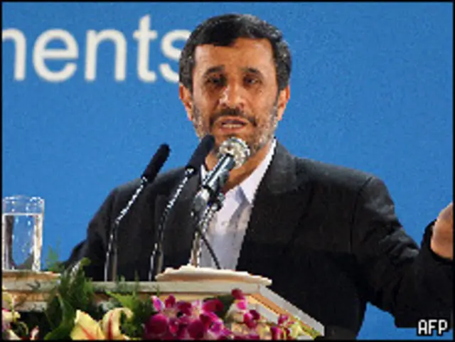 Ahmadinejad perintahkan percepatan pengayaan uranium