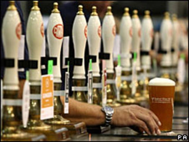 НЕПРАВДА: В киевском «Сильпо» продают пиво Paderborner Pilsner, которое привозят из Москвы — видео