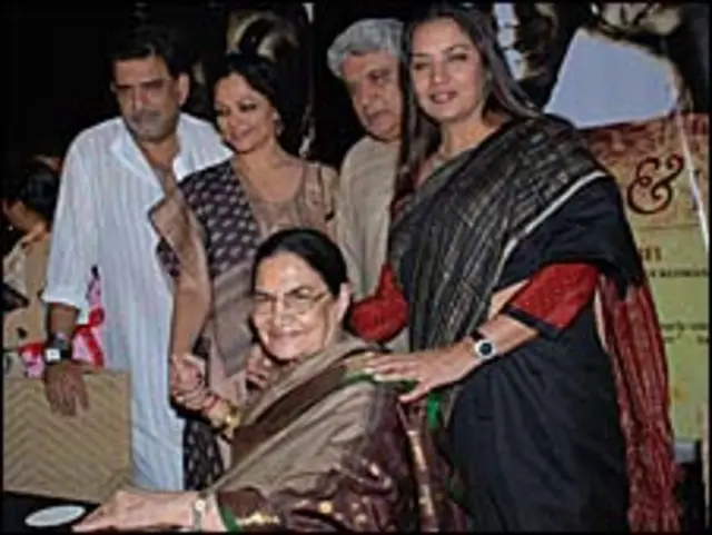 शौकत आज़मी अपने परिवार के साथ