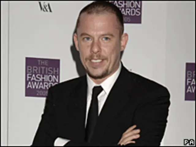 Murio el disenador britanico Alexander McQueen BBC News Mundo